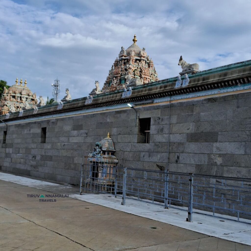 Annamalaiyar Tiruvannamalai Temple Inside - Tiruvannamalai Temple Timings